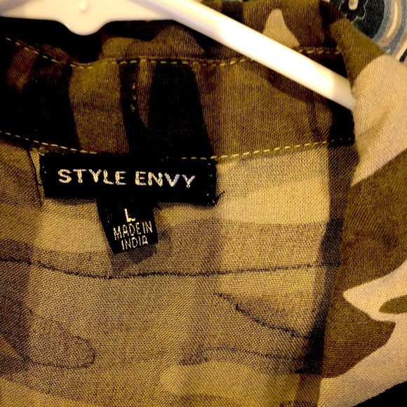 Shirt - Picture 1 of 4